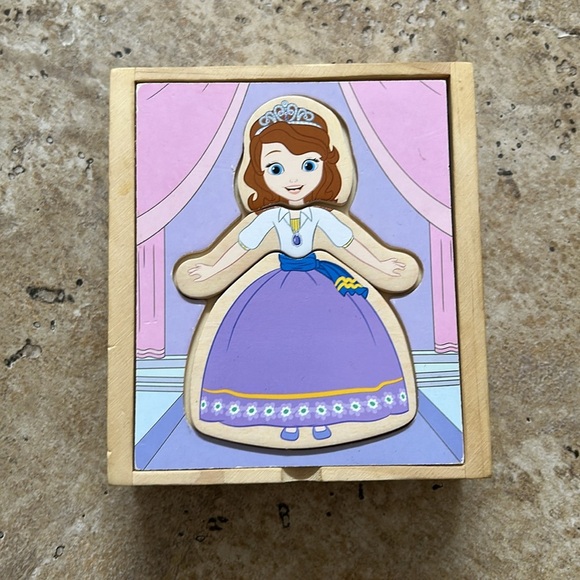 Melissa and Doug Sophia the first wooden mix and match dress up toy - Picture 9 of 9